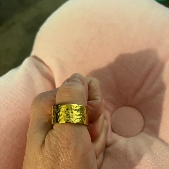 Jewelry - Elegant Gold Hammered Ring NWOT​